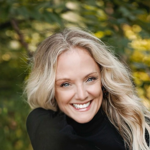 Meet your Posher, Melissa - Picture 2 of 2